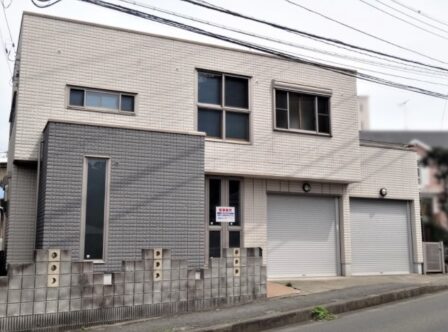 ストックヘーベルハウス 鶴巻温泉駅徒歩6分 ガレージハウス ３k S カースペース3台 事務所利用も可能です